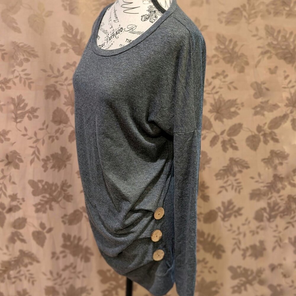 Unbranded Button Decor Long Sleeve T-Shirt, Size M, Excellent Used Condition!